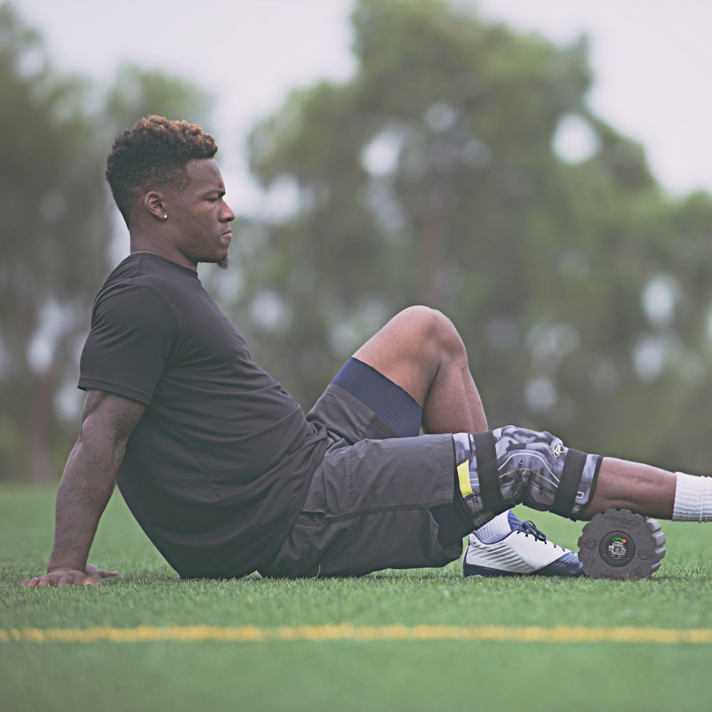 DonJoy Performance Bionic Knee Support Brace: Black, Medium