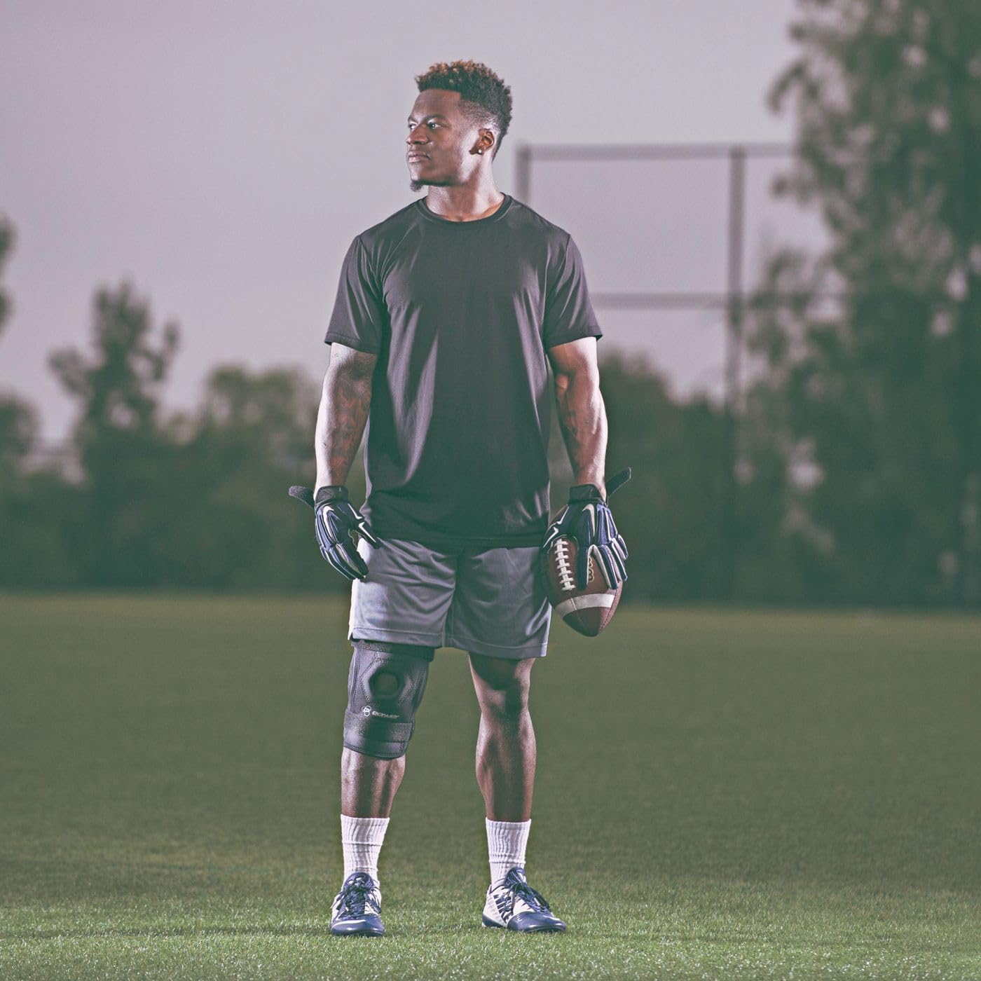 DonJoy Performance Bionic Knee Support Brace: Black, Medium