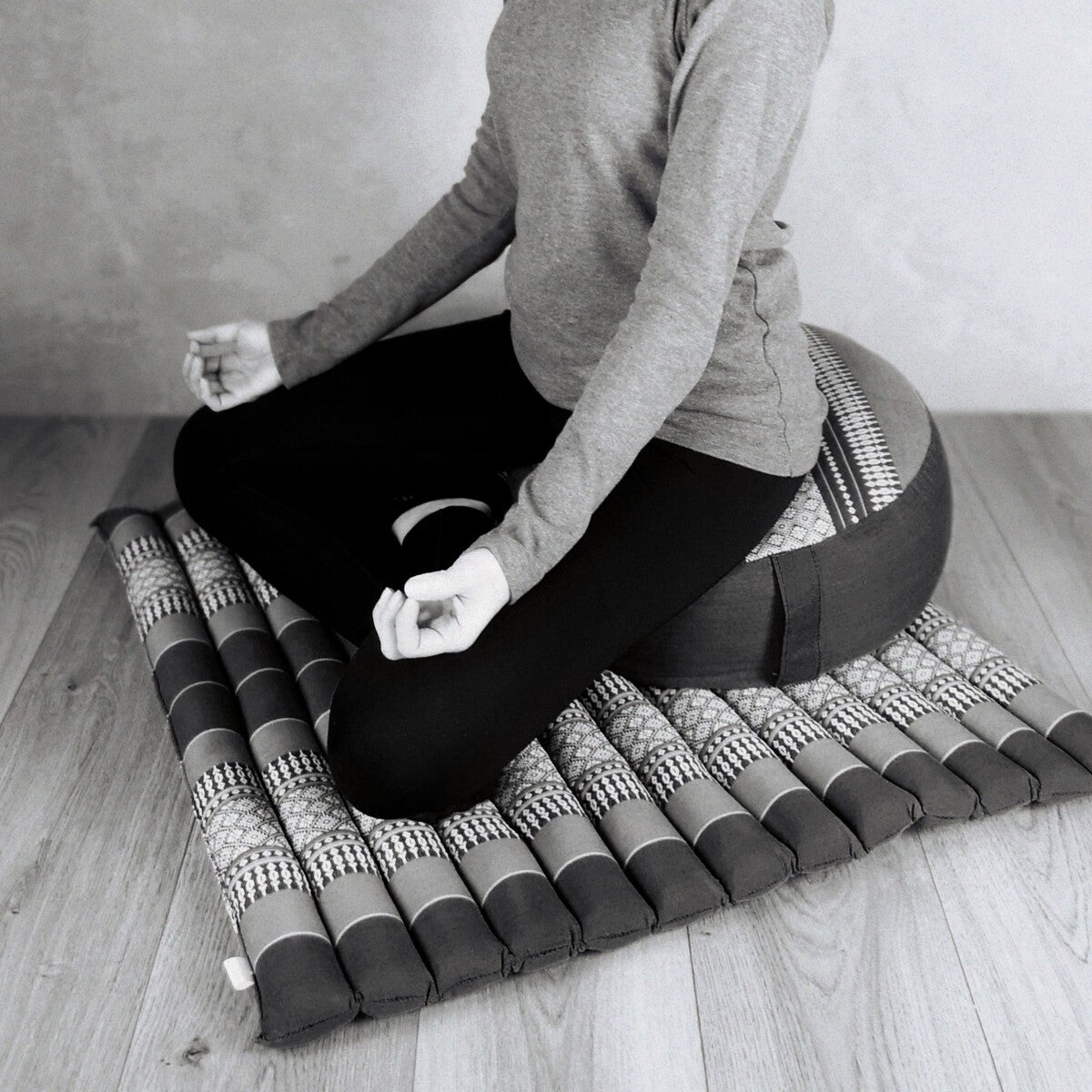 Handmade 40cm Round Meditation Cushion – Organic Kapok Filled Zafu Ottoman Pouf for Yoga and Shavasana