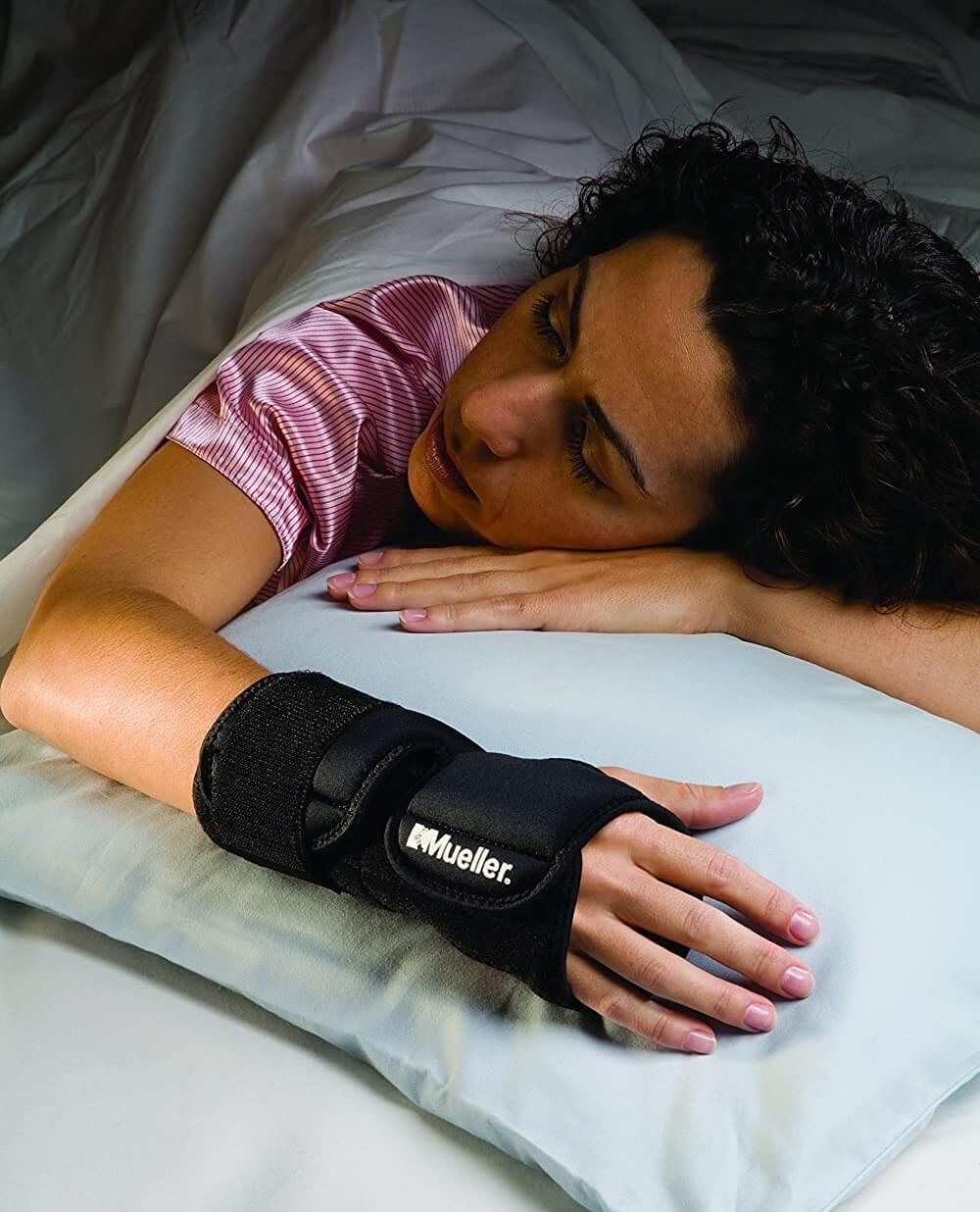 Mueller Night Support Wrist Brace – Alleviate Wrist Pain, Carpal Tunnel and Night Support